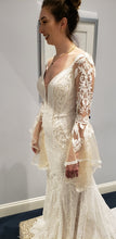Load image into Gallery viewer, Allure Bridals &#39;F231 Blair&#39; wedding dress size-10 NEW
