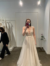 Load image into Gallery viewer, Liz martinez &#39;Raffaella&#39; wedding dress size-04 PREOWNED

