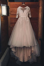 Load image into Gallery viewer, Mia Solano &#39;Pearle&#39; wedding dress size-08 PREOWNED
