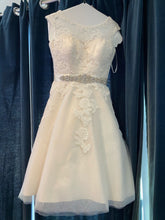 Load image into Gallery viewer, kenneth winston &#39;1550&#39; wedding dress size-04 PREOWNED
