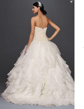 Load image into Gallery viewer, Oleg Cassini &#39;Beautiful Strapless Ruffled&#39; Ivory/Champagne
