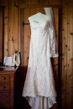 Load image into Gallery viewer, Casablanca &#39;2201&#39; wedding dress size-06 PREOWNED
