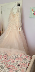 Mori Lee '8281' wedding dress size-24 NEW