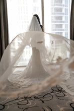 Load image into Gallery viewer, Ines Di Santo &#39; Hayden&#39; wedding dress size-04 PREOWNED

