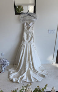 Martina Liana '?' wedding dress size-00 PREOWNED