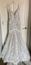 Load image into Gallery viewer, Essense of Australia &#39;D2770&#39; wedding dress size-12 NEW
