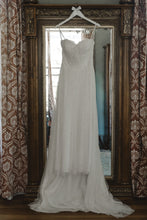 Load image into Gallery viewer, Sincerity &#39;1-1639&#39; size 12 used wedding dress front view on hanger
