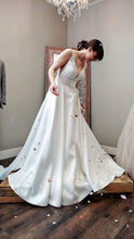 Load image into Gallery viewer, Monica Loretti  &#39;Corseted Ballgown &#39; wedding dress size-04 NEW
