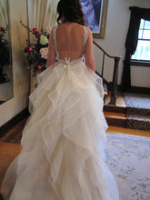 Load image into Gallery viewer, Alvina Valenta &#39;AV 9450&#39; wedding dress size-08 PREOWNED
