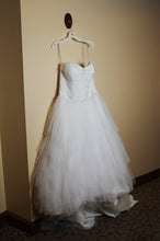 Load image into Gallery viewer, Jewel &#39;Strapless Tiered Tulle&#39; size 14 used wedding dress side view on hanger
