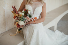 Load image into Gallery viewer, Moviani &#39;NA&#39; wedding dress size-04 SAMPLE
