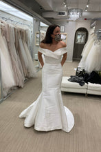 Load image into Gallery viewer, Milla Nova &#39;Milla Nova April&#39; wedding dress size-04 PREOWNED
