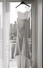 Load image into Gallery viewer, Ines Di Santo &#39;1601&#39; wedding dress size-06 PREOWNED
