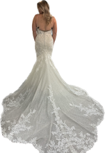 Load image into Gallery viewer, Essense of Australia &#39;D3372&#39; wedding dress size-08 NEW
