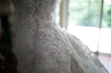 Load image into Gallery viewer, Zuhair Murad &#39;Summer Collection&#39; size 6 used wedding dress close up of detail
