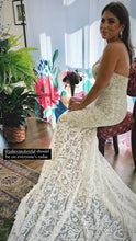 Load image into Gallery viewer, Julie vino &#39;1561-4&#39; wedding dress size-00 PREOWNED
