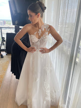 Load image into Gallery viewer, Ines Di Santo &#39;Soledad&#39; wedding dress size-02 PREOWNED

