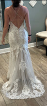 Load image into Gallery viewer, Essense of Australia &#39;Unk&#39; wedding dress size-06 PREOWNED
