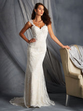 Load image into Gallery viewer, Alfred Angelo &#39;2547&#39; size 14 used wedding dress front view on model
