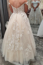 Load image into Gallery viewer, JUSTIN ALEXANDER &#39;Ruthie 88122&#39; wedding dress size-08 PREOWNED
