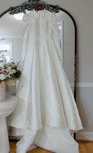 Load image into Gallery viewer, Custom made &#39;Custom&#39; wedding dress size-04 PREOWNED
