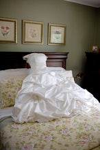 Load image into Gallery viewer, Richard Glasgow &#39;Meghann&#39; size 4 used wedding dress front view on hanger
