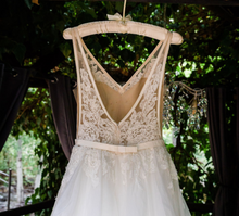 Load image into Gallery viewer, Anne Barge &#39;Sidney&#39; wedding dress size-00 PREOWNED
