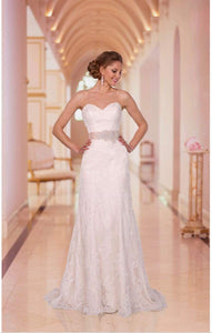 Stella York 'ST5939918' size 12 new wedding dress front view on model
