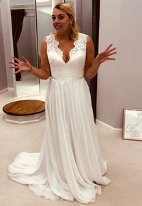 Lis Simon 'Hayden' size 14 new wedding dress front view on bride