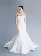 Load image into Gallery viewer, Jaclyn Jordan &#39;Marie&#39; size 8 sample wedding dress front view on model
