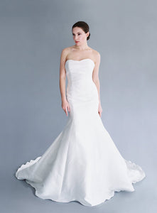 Jaclyn Jordan 'Marie' size 8 sample wedding dress front view on model
