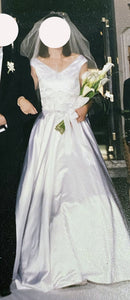 Custom 'Silk with beaded bodice' wedding dress size-10 PREOWNED