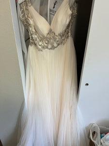 Maggie Sottero 'Unsure' wedding dress size-10 PREOWNED