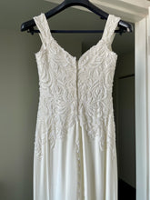 Load image into Gallery viewer, Martina Liana &#39;876&#39; wedding dress size-04 SAMPLE
