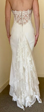 Load image into Gallery viewer, Enzoani &#39;Larissa&#39; wedding dress size-04 PREOWNED

