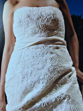 Load image into Gallery viewer, Vera Wang &#39;12029&#39; wedding dress size-08 PREOWNED
