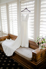 Load image into Gallery viewer, Madi Lane &#39;Fleur ML0507&#39; wedding dress size-08 PREOWNED
