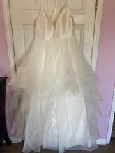 Load image into Gallery viewer, Stella York &#39;6988zz&#39; wedding dress size-16 NEW
