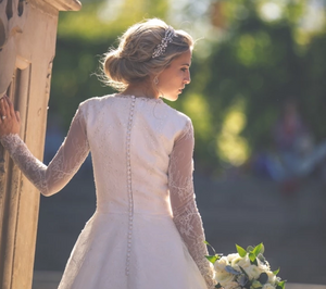 Augusta Jones 'Kennedy' size 6 used wedding dress back view on bride