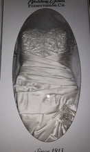Load image into Gallery viewer, Allure Bridals &#39;8683&#39; wedding dress size-08 PREOWNED

