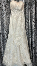 Load image into Gallery viewer, Private Collection &#39;1394&#39; wedding dress size-10 NEW
