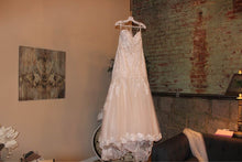 Load image into Gallery viewer,  &#39;Mermaid&#39; wedding dress size-16 PREOWNED
