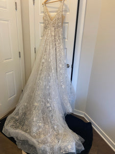 Maggie Sottero 'Lucia Cierra 92100' wedding dress size-12 PREOWNED