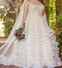 Load image into Gallery viewer, Essence of Australia &#39;Ball Gown&#39; size 16 new wedding dress front view on bride
