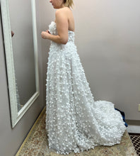 Load image into Gallery viewer, Vagabond &#39;Stella from the RENASCENCE COLLECTION 2021&#39; wedding dress size-08 PREOWNED
