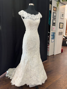 Allure Bridals '9000' wedding dress size-02 PREOWNED