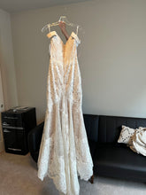 Load image into Gallery viewer, BHLDN &#39;Watters Quinley Gown&#39; wedding dress size-00 NEW
