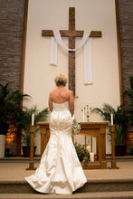 Load image into Gallery viewer, Matthew Christopher &#39;Vivian&#39; size 10 used wedding dress back view on bride
