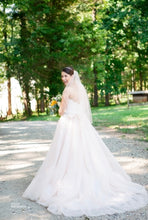 Load image into Gallery viewer, Allure Bridals &#39;9269&#39; wedding dress size-06 PREOWNED
