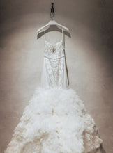 Load image into Gallery viewer, Winnie Couture &#39;HARIKA 3285&#39; wedding dress size-06 PREOWNED
